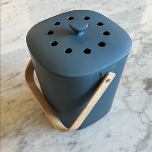 Bamboozle Astrik Blue Compost Bin with Wooden Handle